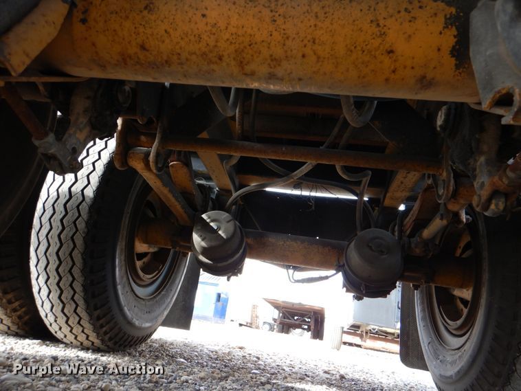 image for item DJ0758 1990 Miller shower trailer