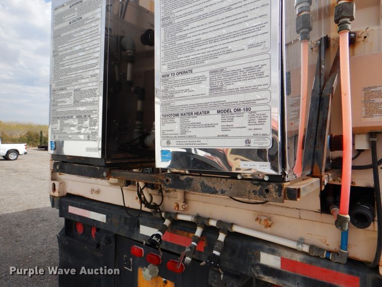 image for item DJ0758 1990 Miller shower trailer