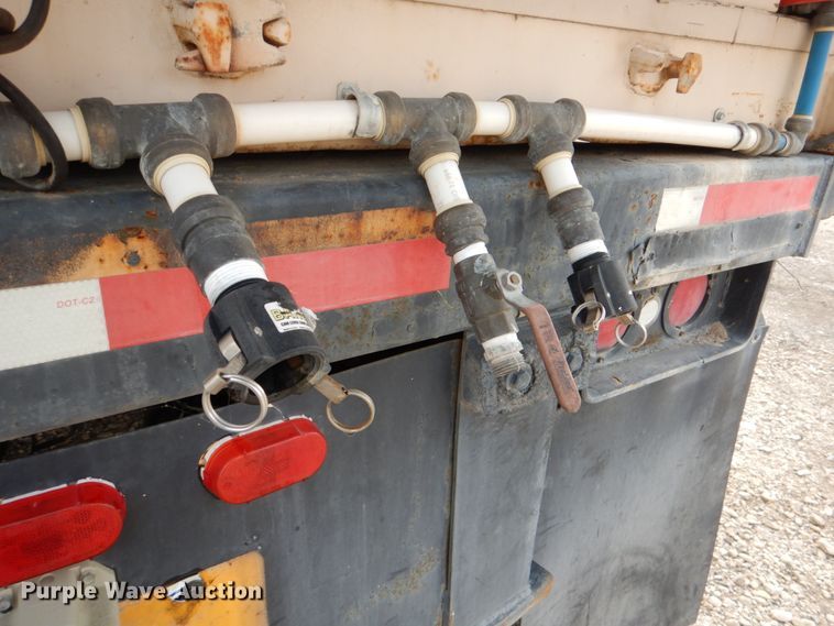 image for item DJ0758 1990 Miller shower trailer