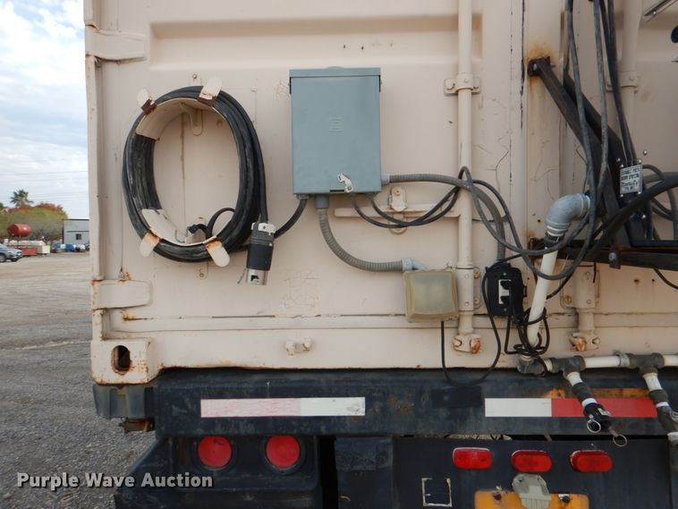 image for item DJ0758 1990 Miller shower trailer