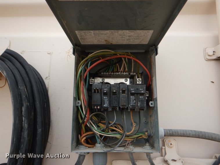 image for item DJ0758 1990 Miller shower trailer