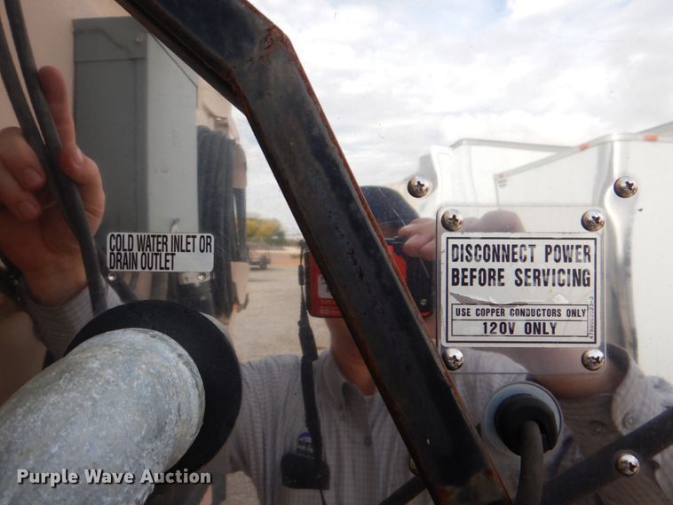 image for item DJ0758 1990 Miller shower trailer