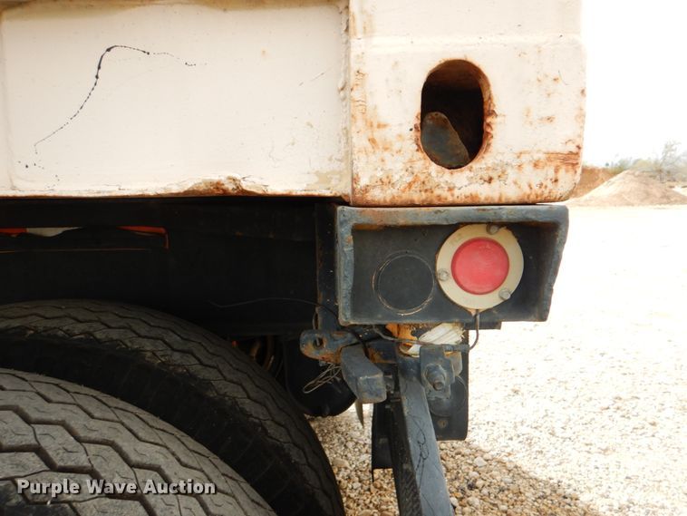 image for item DJ0758 1990 Miller shower trailer