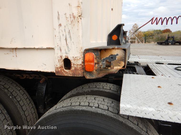 image for item DJ0758 1990 Miller shower trailer