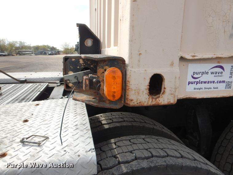 image for item DJ0758 1990 Miller shower trailer