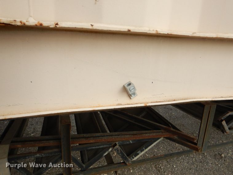 image for item DJ0758 1990 Miller shower trailer