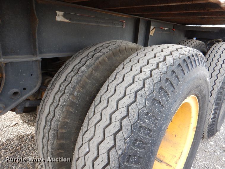 image for item DJ0758 1990 Miller shower trailer