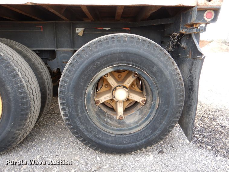 image for item DJ0758 1990 Miller shower trailer