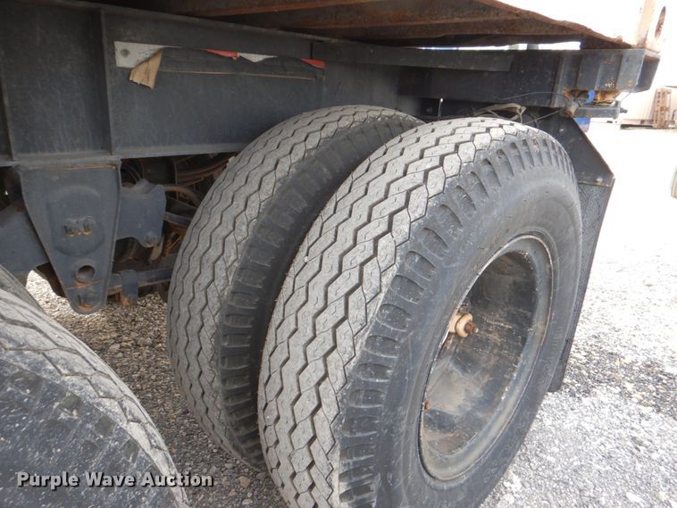 image for item DJ0758 1990 Miller shower trailer