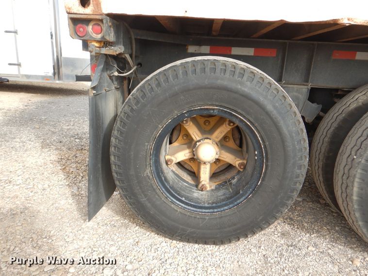 image for item DJ0758 1990 Miller shower trailer