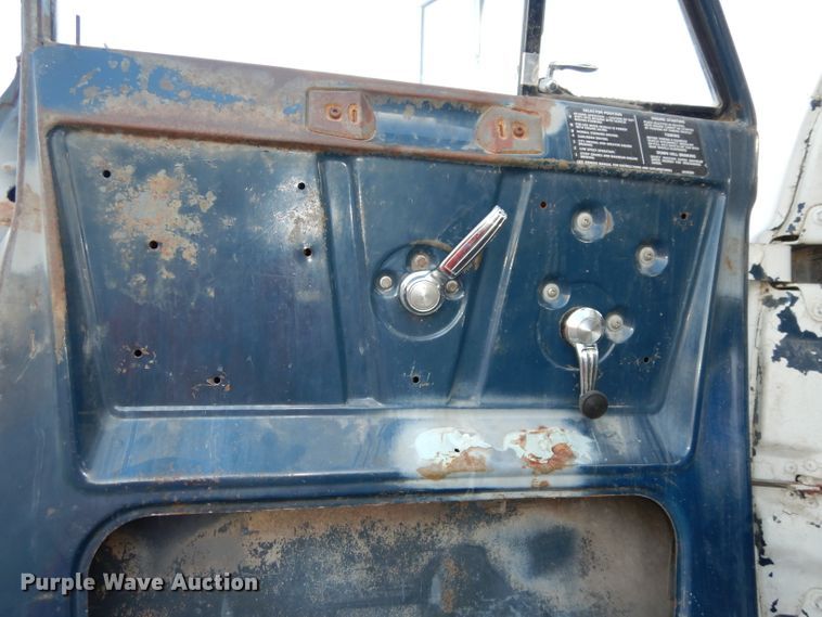 image for item DJ2752 1985 GMC Brigadier  semi truck