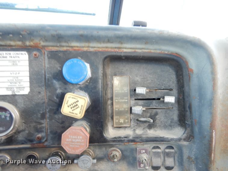 image for item DJ2752 1985 GMC Brigadier  semi truck