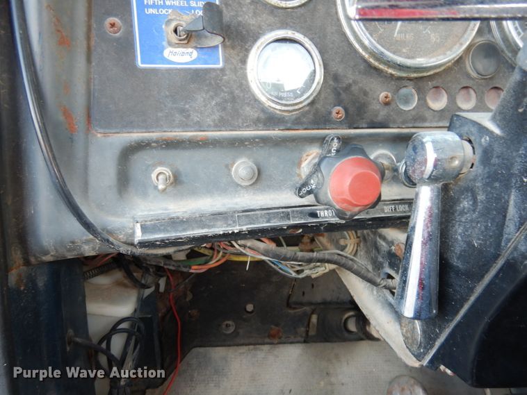 image for item DJ2752 1985 GMC Brigadier  semi truck