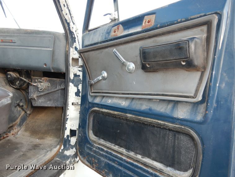 image for item DJ2752 1985 GMC Brigadier  semi truck