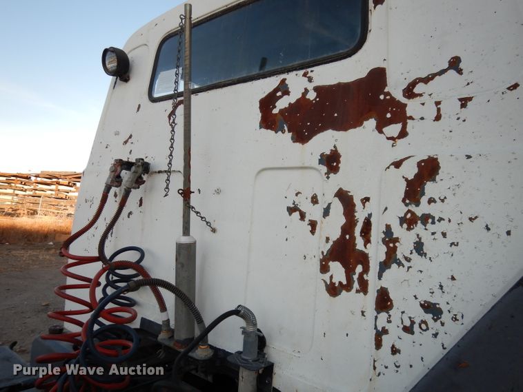 image for item DJ2752 1985 GMC Brigadier  semi truck