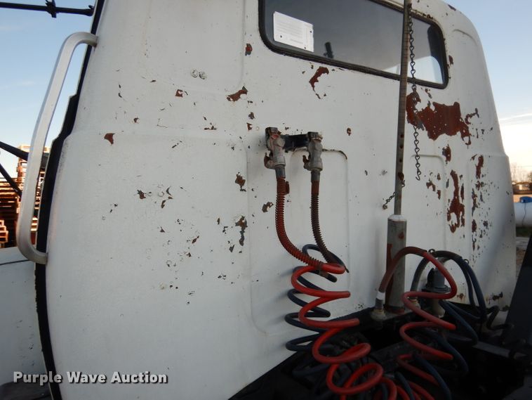 image for item DJ2752 1985 GMC Brigadier  semi truck