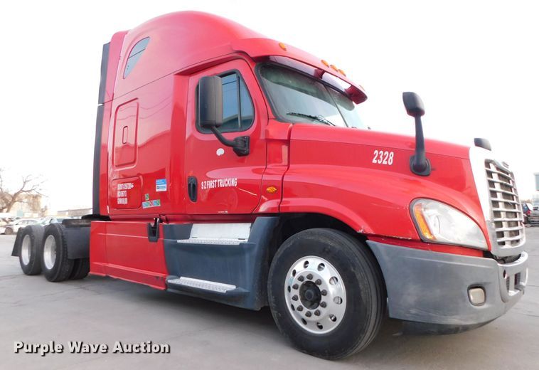 image for item DJ5874 2015 Freightliner Cascadia 125  semi truck