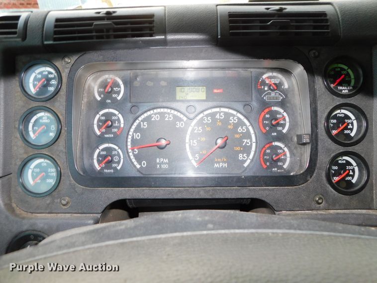 image for item DJ5874 2015 Freightliner Cascadia 125  semi truck