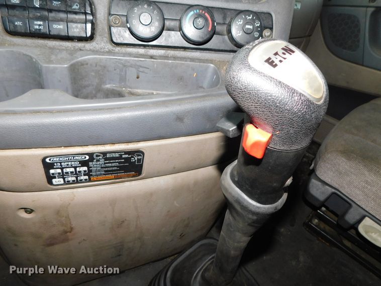 image for item DJ5874 2015 Freightliner Cascadia 125  semi truck