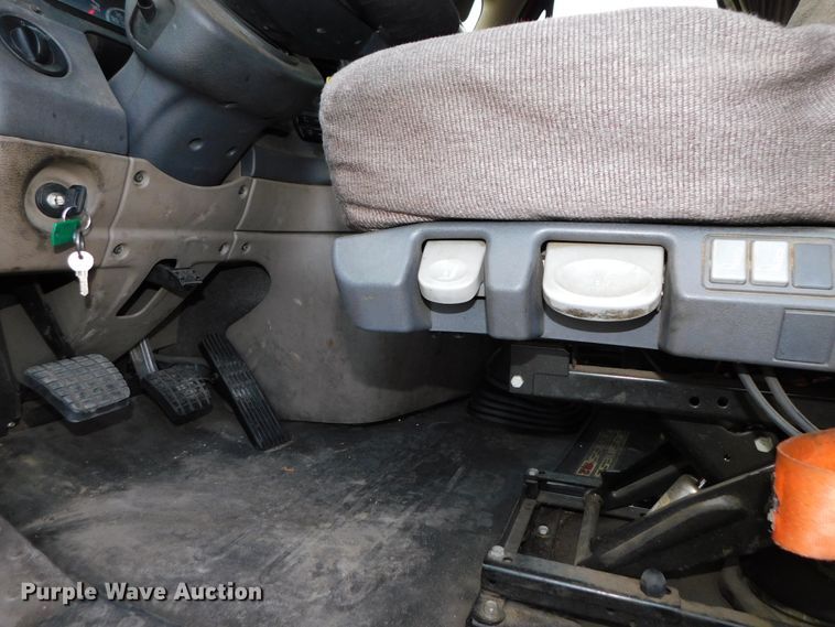 image for item DJ5874 2015 Freightliner Cascadia 125  semi truck