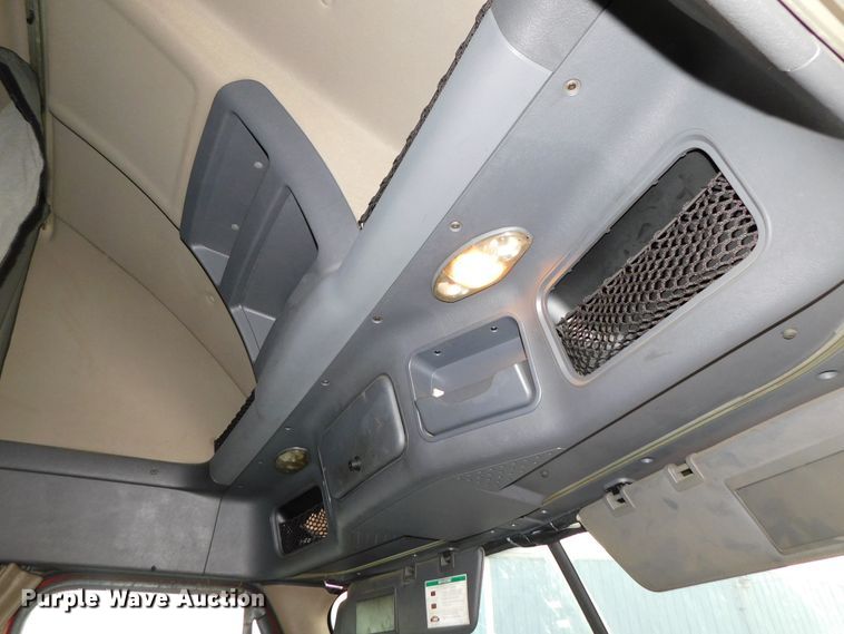 image for item DJ5874 2015 Freightliner Cascadia 125  semi truck