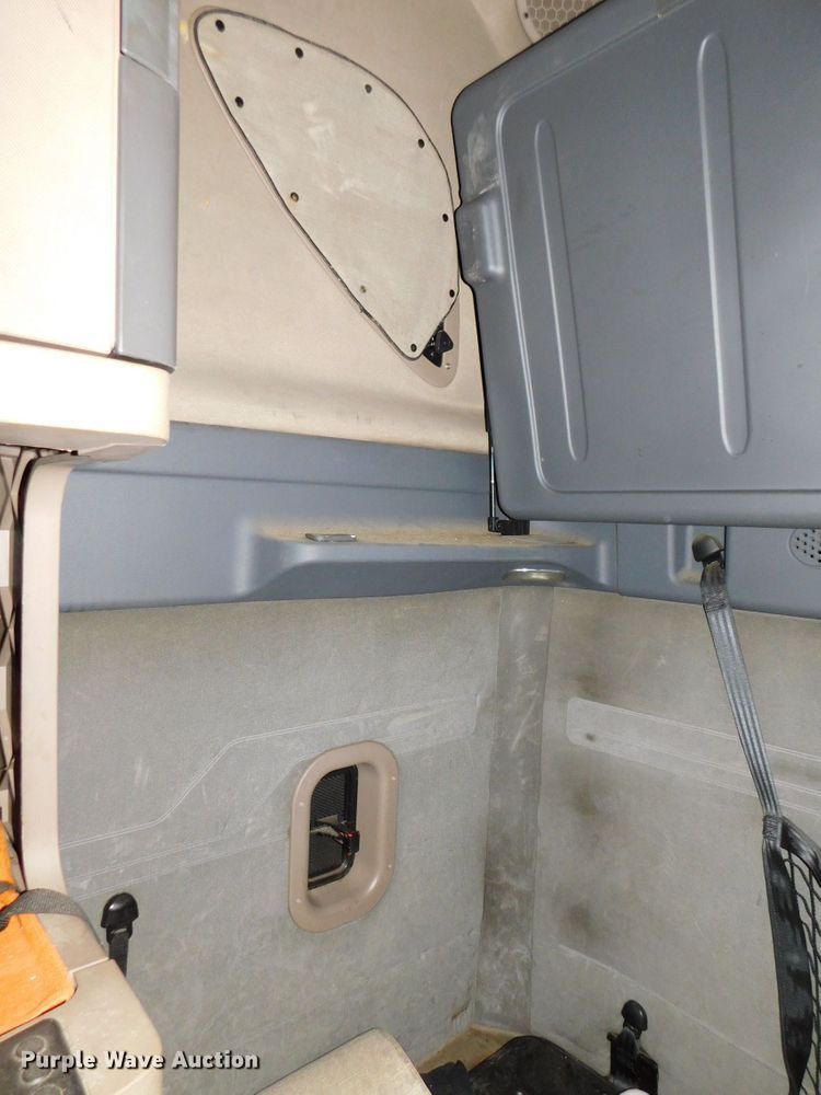 image for item DJ5874 2015 Freightliner Cascadia 125  semi truck