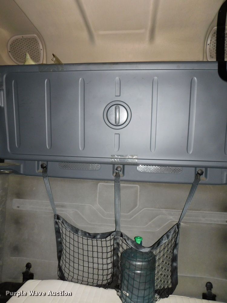 image for item DJ5874 2015 Freightliner Cascadia 125  semi truck