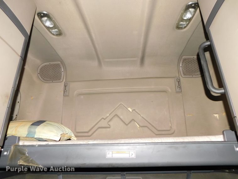 image for item DJ5874 2015 Freightliner Cascadia 125  semi truck