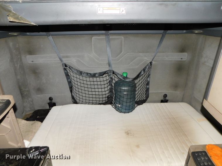 image for item DJ5874 2015 Freightliner Cascadia 125  semi truck