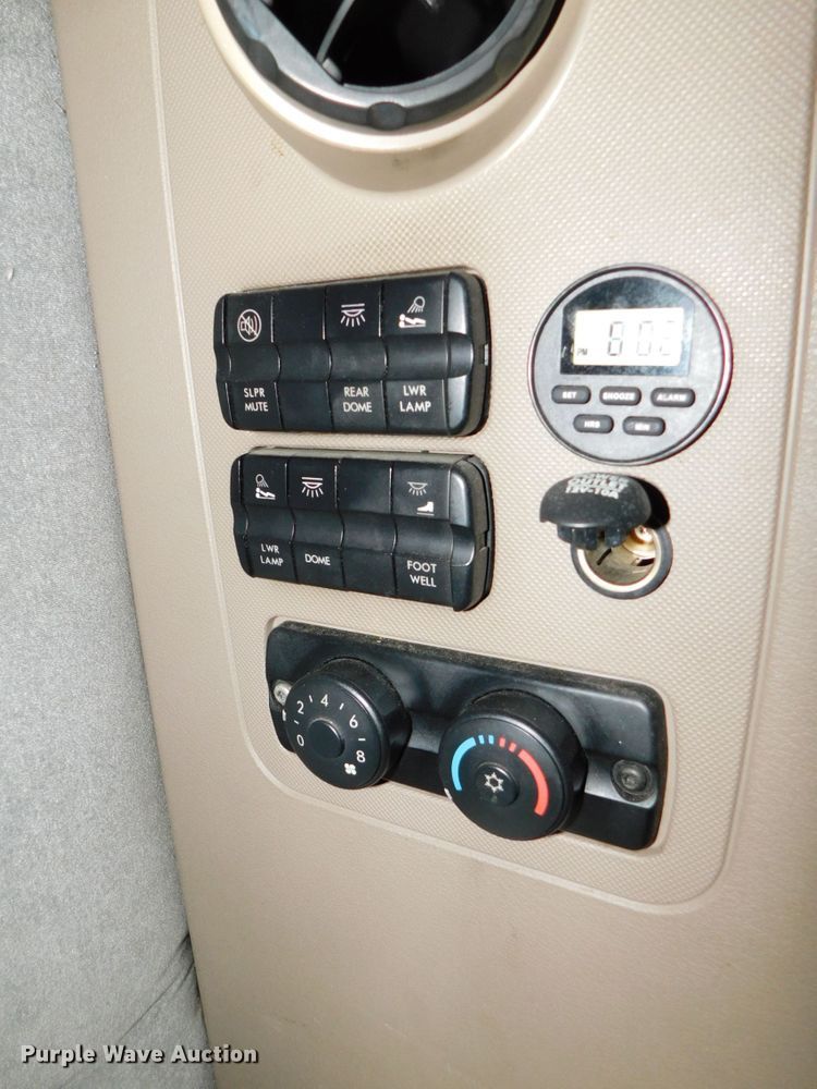 image for item DJ5874 2015 Freightliner Cascadia 125  semi truck