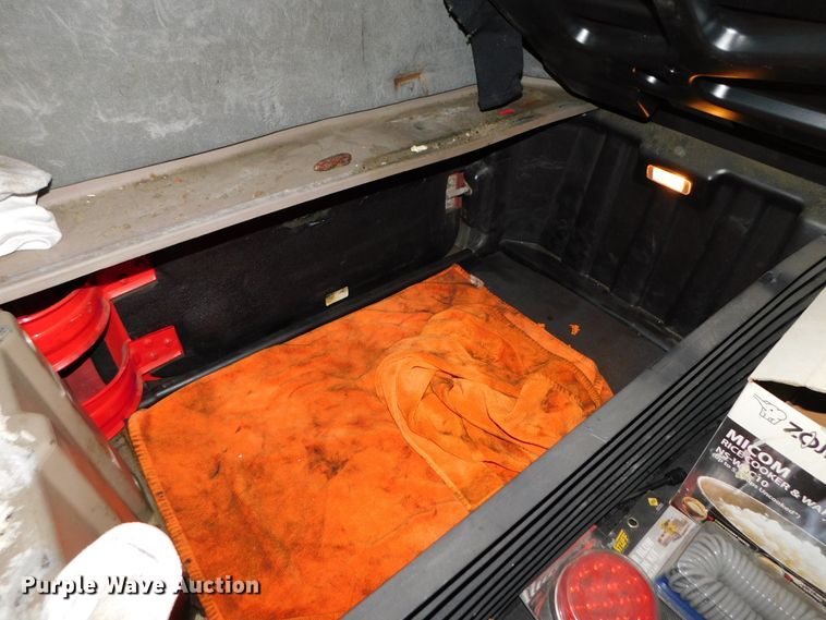 image for item DJ5874 2015 Freightliner Cascadia 125  semi truck