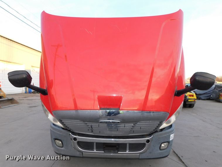 image for item DJ5874 2015 Freightliner Cascadia 125  semi truck