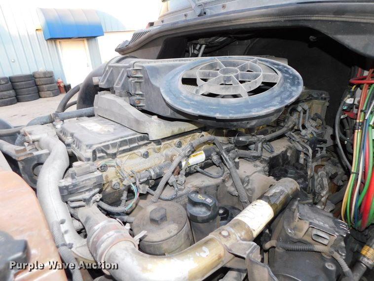 image for item DJ5874 2015 Freightliner Cascadia 125  semi truck