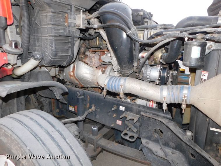 image for item DJ5874 2015 Freightliner Cascadia 125  semi truck