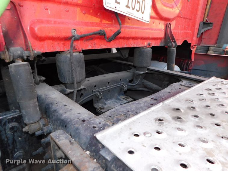 image for item DJ5874 2015 Freightliner Cascadia 125  semi truck