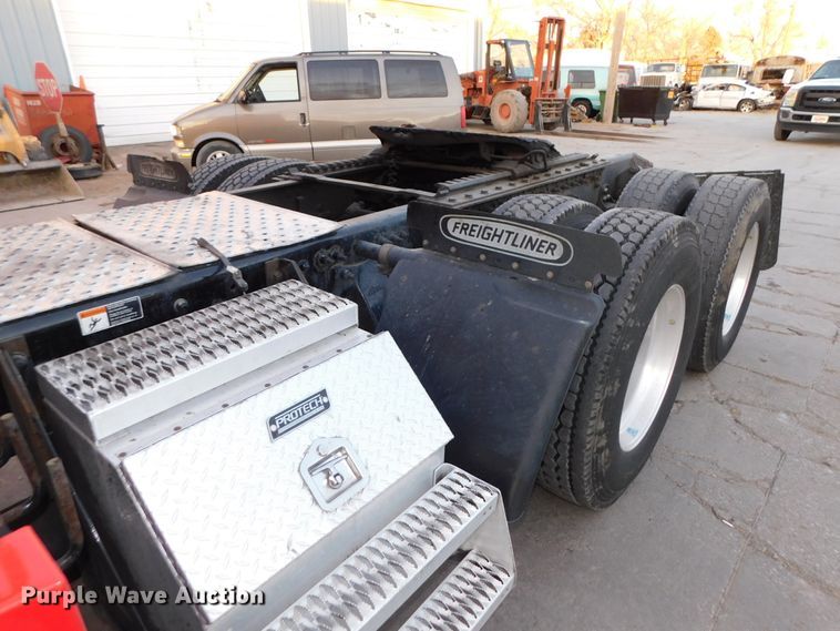 image for item DJ5874 2015 Freightliner Cascadia 125  semi truck