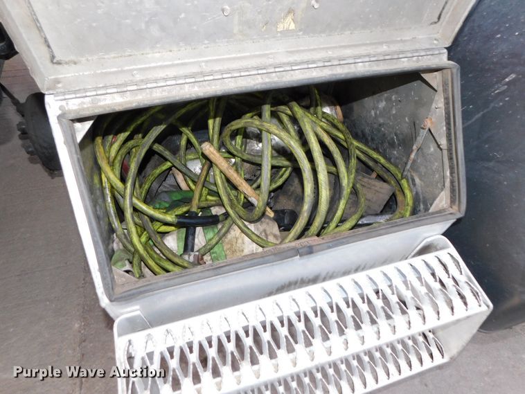 image for item DJ5874 2015 Freightliner Cascadia 125  semi truck