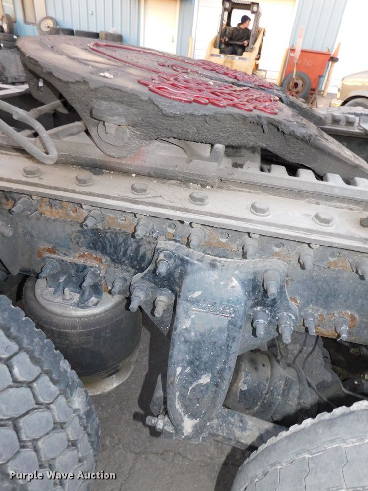 image for item DJ5874 2015 Freightliner Cascadia 125  semi truck