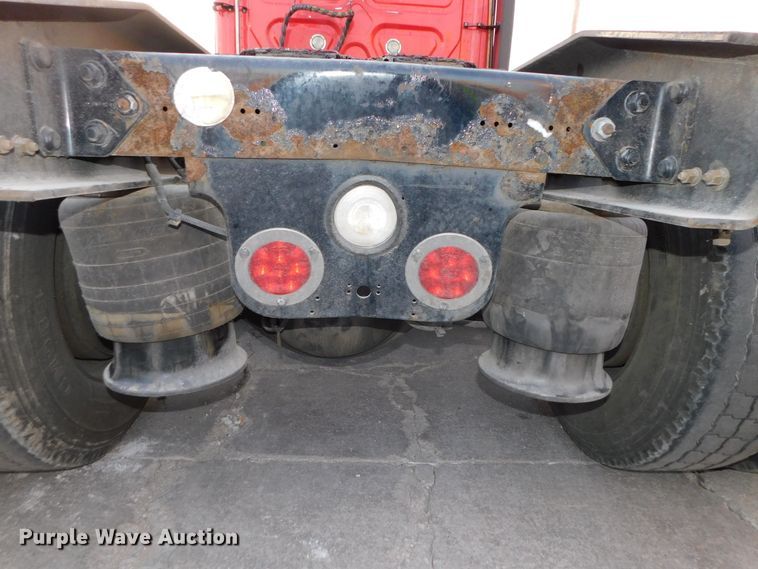 image for item DJ5874 2015 Freightliner Cascadia 125  semi truck