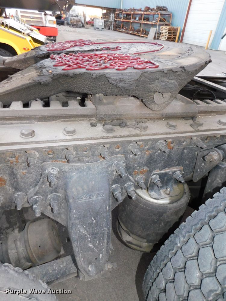 image for item DJ5874 2015 Freightliner Cascadia 125  semi truck