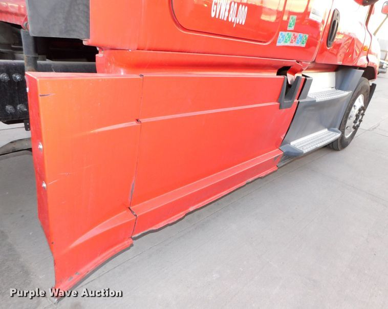 image for item DJ5874 2015 Freightliner Cascadia 125  semi truck