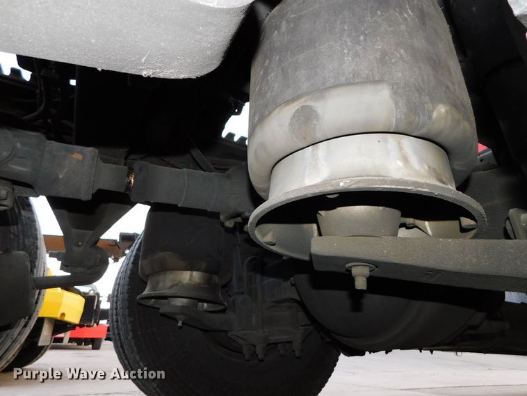 image for item DJ5874 2015 Freightliner Cascadia 125  semi truck