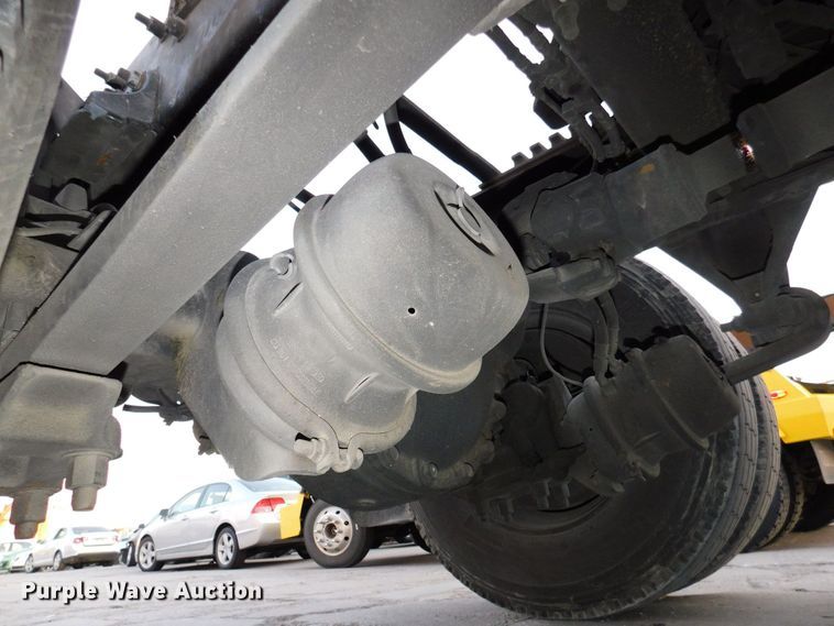 image for item DJ5874 2015 Freightliner Cascadia 125  semi truck