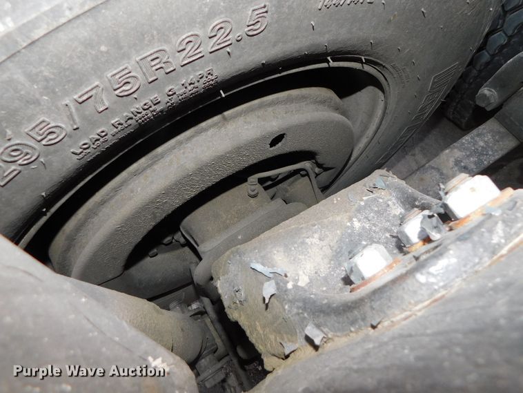 image for item DJ5874 2015 Freightliner Cascadia 125  semi truck