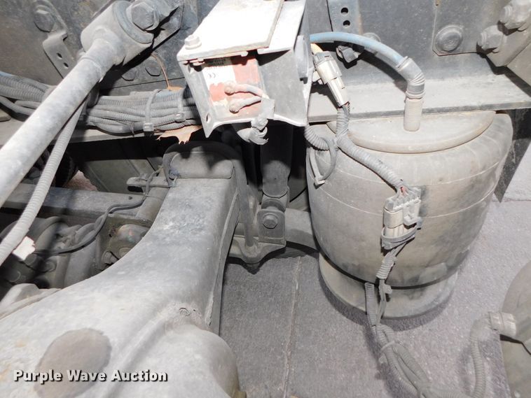 image for item DJ5874 2015 Freightliner Cascadia 125  semi truck