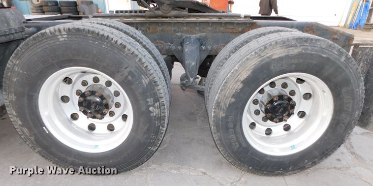 image for item DJ5874 2015 Freightliner Cascadia 125  semi truck