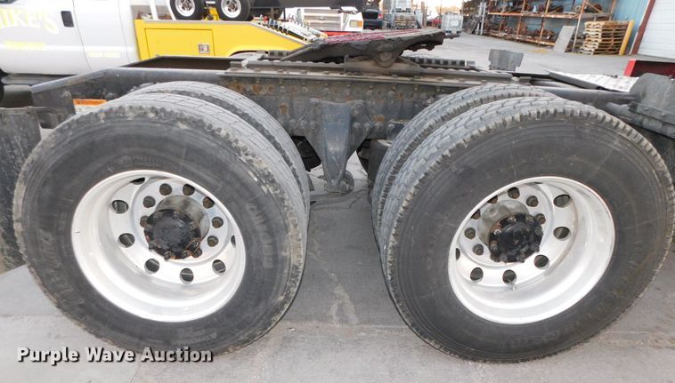 image for item DJ5874 2015 Freightliner Cascadia 125  semi truck