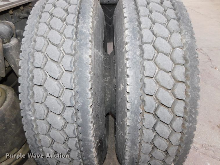 image for item DJ5874 2015 Freightliner Cascadia 125  semi truck