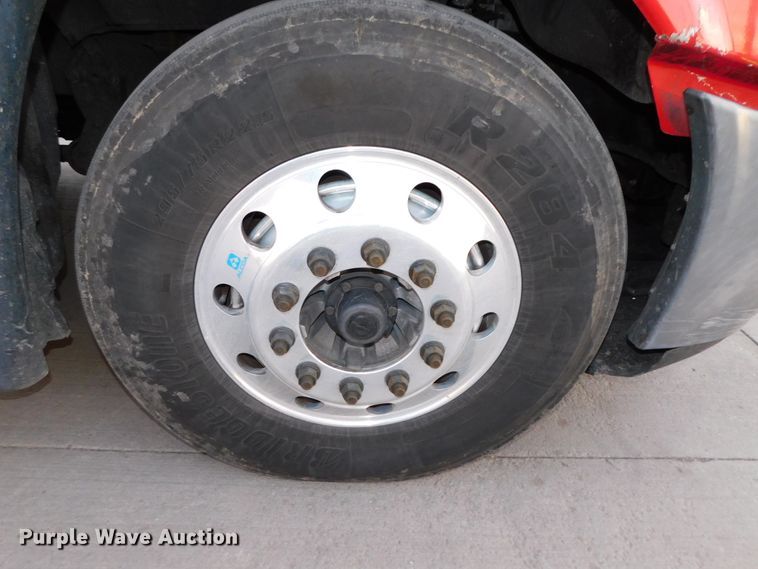 image for item DJ5874 2015 Freightliner Cascadia 125  semi truck