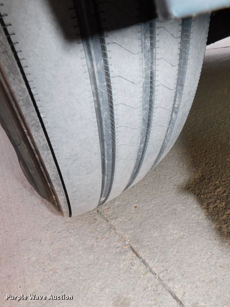 image for item DJ5874 2015 Freightliner Cascadia 125  semi truck